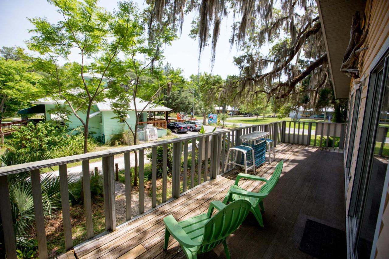 Riverfront Treetop Bungalow Homosassa Exterior photo